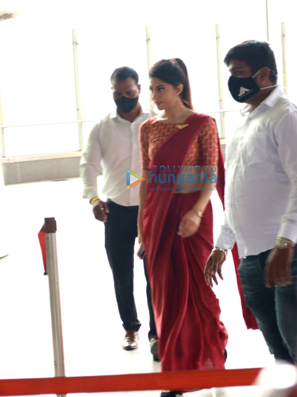 photos mouni roy alia bhatt shruti haasan and others snapped at the airport 1 2