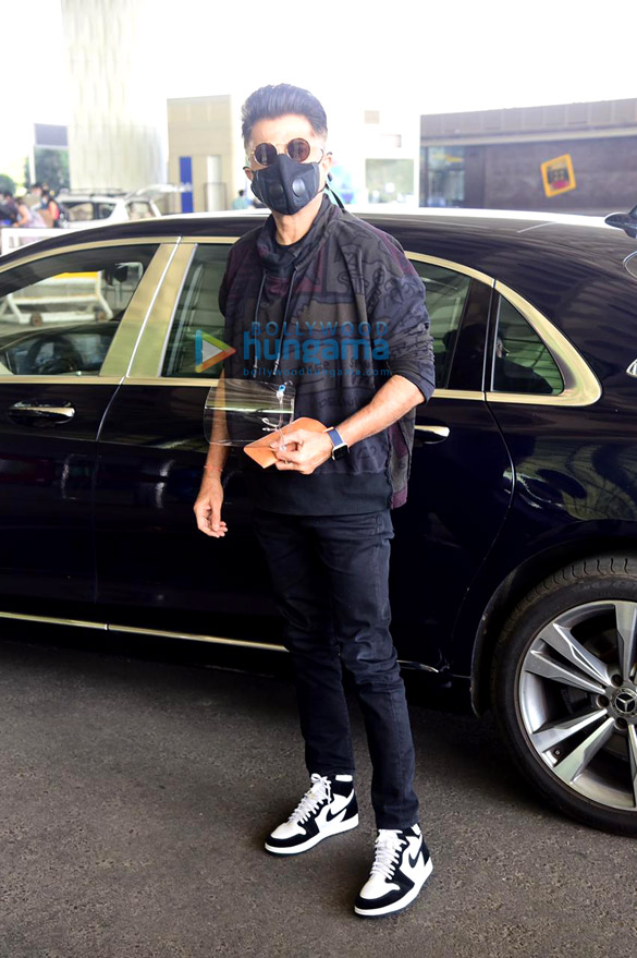 photos mouni roy anil kapoor and satish kaushik snapped at the airport 2