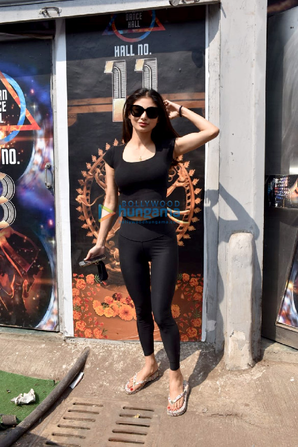 photos mouni roy snapped at dance class in andheri 3 6