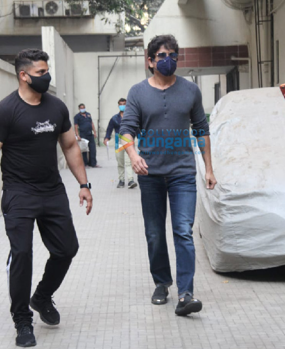 photos nagarjuna spotted at the old dharma office today 2