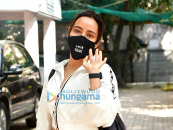 Photos: Neha Sharma spotted in Bandra
