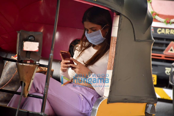 photos pranutan bahl snapped during a rickshaw ride in juhu 1