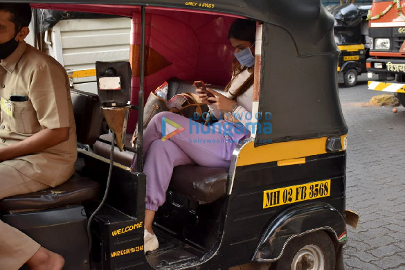 photos pranutan bahl snapped during a rickshaw ride in juhu 2