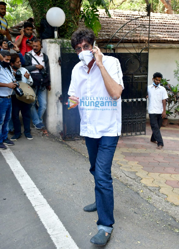 photos rajiv kapoors mortal remains arrives at his residence 6