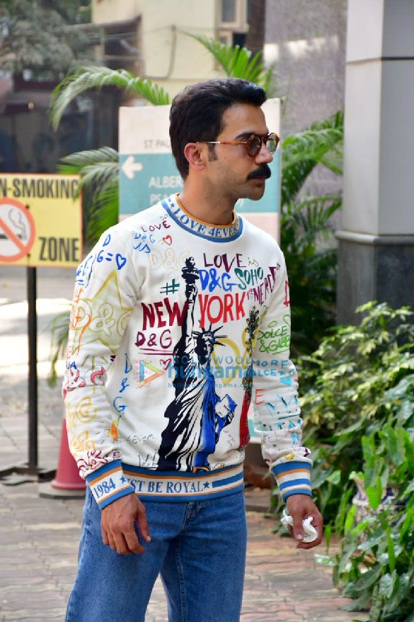 photos rajkummar rao spotted in bandra 2