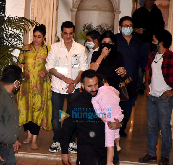 photos ranbir kapoor alia bhatt saif ali khan kareena kapoor khan and others spotted at rajiv kapoors house in chembur 2