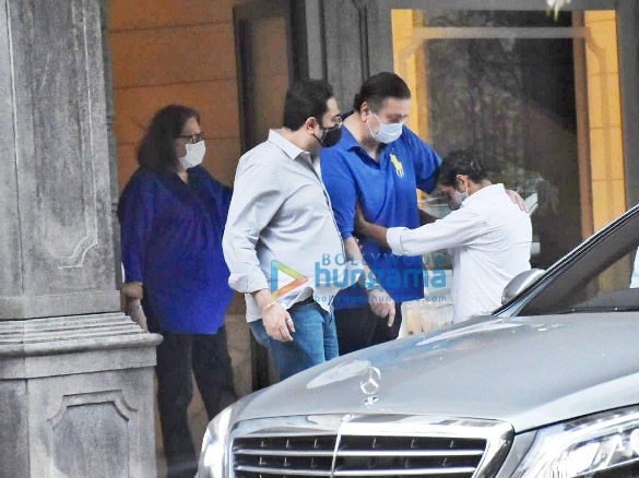 Photos: Randhir Kapoor and Babita Kapoor snapped at Mount Mary Photos: Randhir Kapoor and Babita Kapoor snapped at Mount Mary