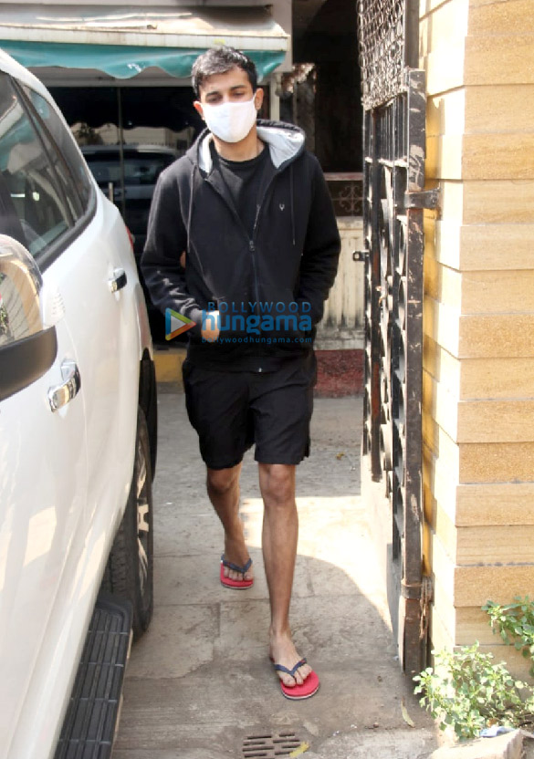 photos rhea chakraborty spotted with her brother at a gym in santacruz 2