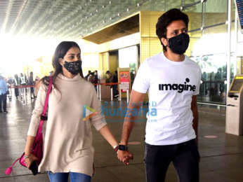Photos: Riteish Deshmukh, Genelia Dsouza and Hiten Tejwani spotted at the airport