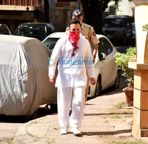 photos saif ali khan and kareena kapoor khan spotted in bandra 3 2