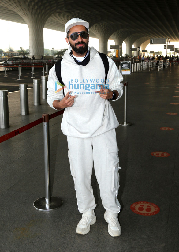 photos sanya malhotra ayushmann khurrana and kartik aaryan snapped at the airport 2