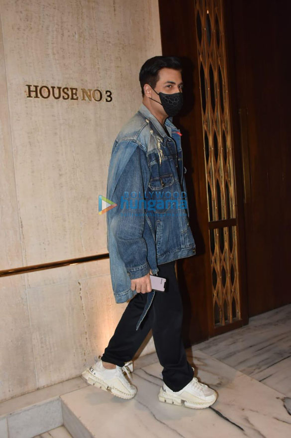 photos sara ali khan kiara advani and others snapped at manish malhotras house in bandra 4