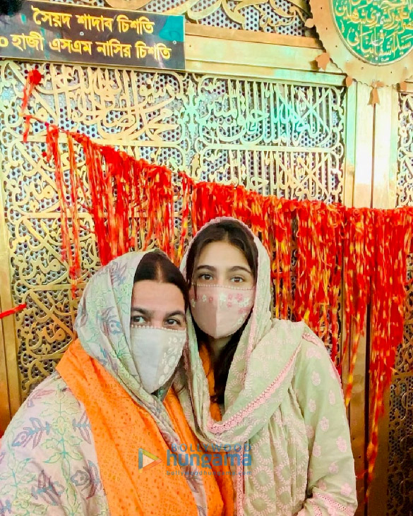 photos sara ali khan with mom amrita singh at ajmer sharif dargha 2