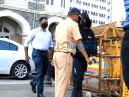 Photos: Shah Rukh Khan spotted at Gateway Of India