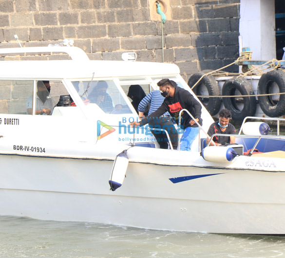 photos shah rukh khan spotted at gateway of india 3