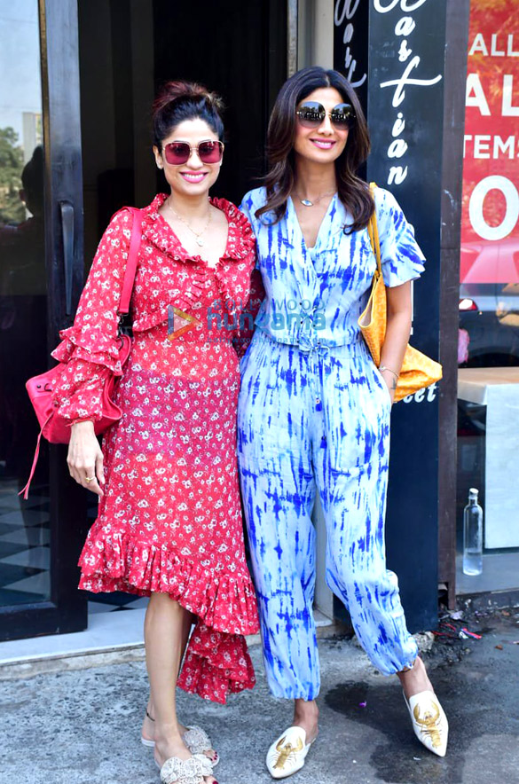 photos shilpa shetty and family spotted at bastian 2