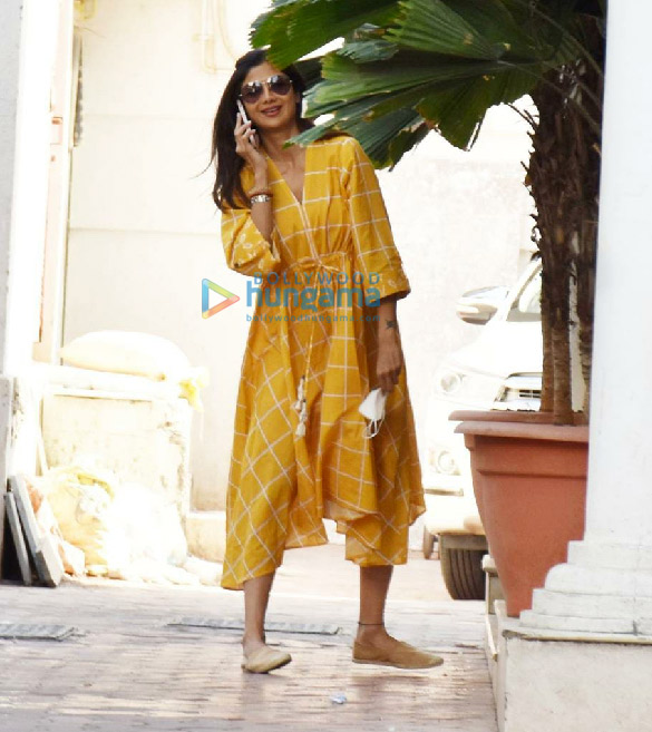 photos shilpa shetty snapped with her family in juhu 3