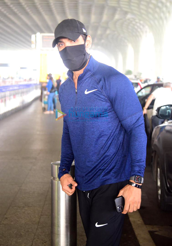 photos shraddha kapoor parineeti chopra and john abraham snapped at the airport 2