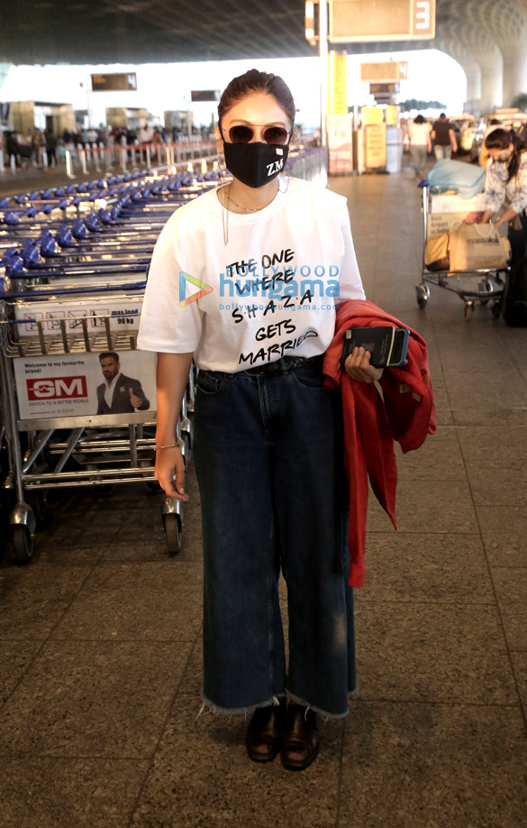 photos shraddha kapoor varun dhawan amyra dastur and others snapped at the airport 4 2