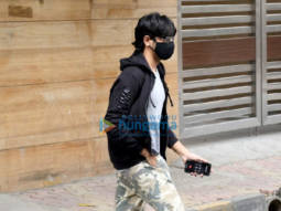 Photos: Sidharth Malhotra spotted outside a clinic