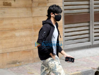 Photos: Sidharth Malhotra spotted outside a clinic