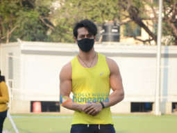 Photos: Tiger Shroff, Aparshakti Khurana and others spotted at a Jamnabai ground in Juhu