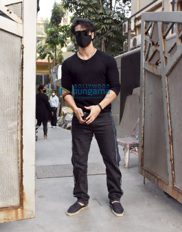 photos tiger shroff snapped at the pooja entertainment office in juhu 1