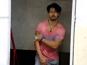 Photos: Tiger Shroff snapped at the gym in Andheri