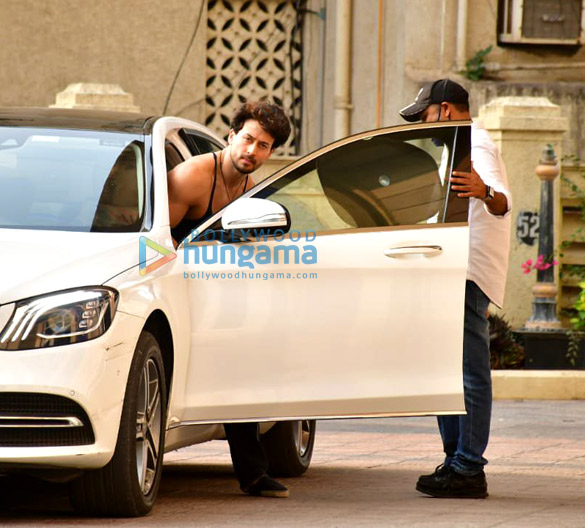 photos tiger shroff spotted at disha patanis house 4