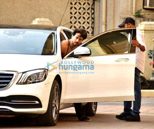 photos tiger shroff spotted at disha patanis house 5