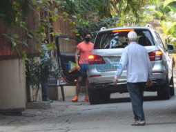 Photos: Varun Dhawan snapped at gym in Juhu