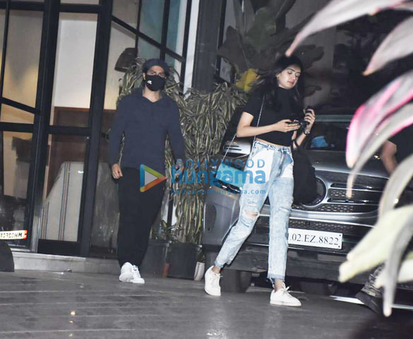 photos varun dhawan spotted at maddock office 1