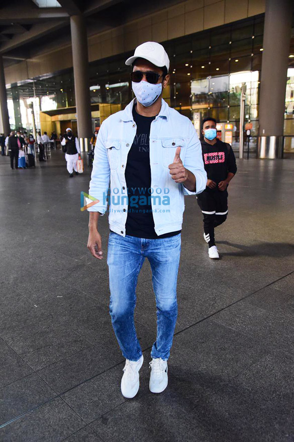photos vicky kaushal and hansika motwani snapped at the airport 3