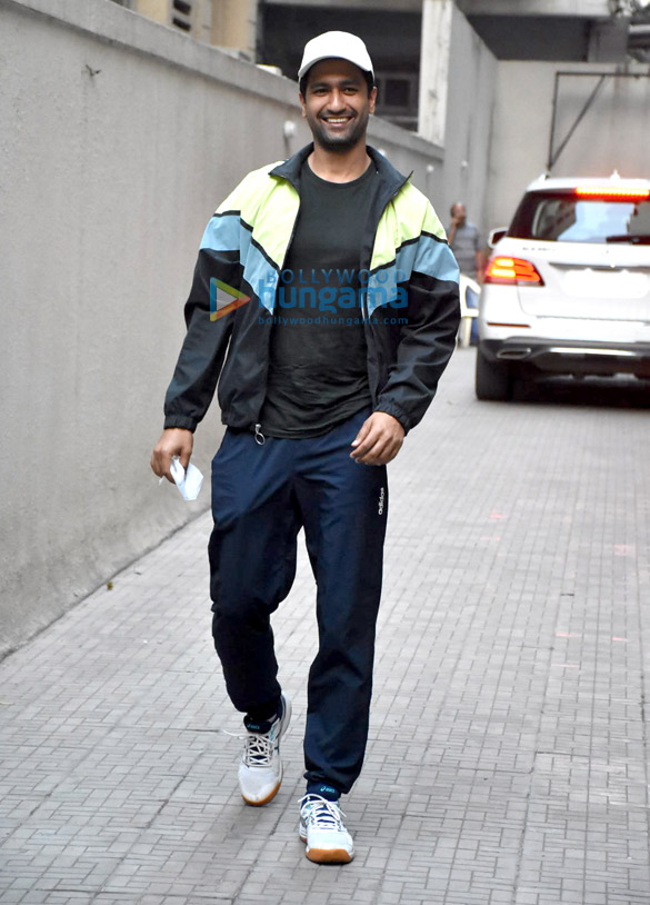 photos vicky kaushal spotted at dharma office in khar 3