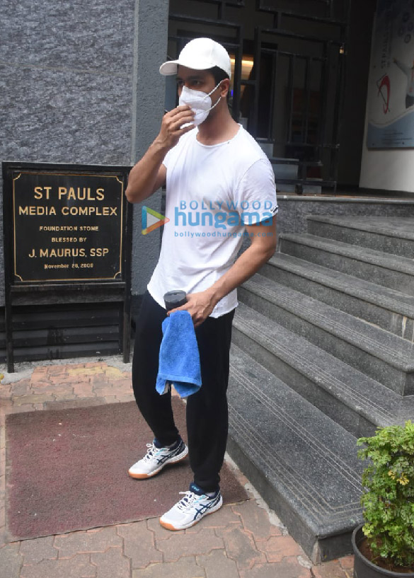 photos vicky kaushal spotted outside the gym 2