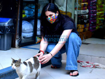 Photos: Zareen Khan spotted at a pet store