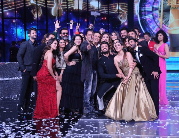 Salman Khan clicks a star-studded selfie at the Indian Pro Music League’s opening ceremony