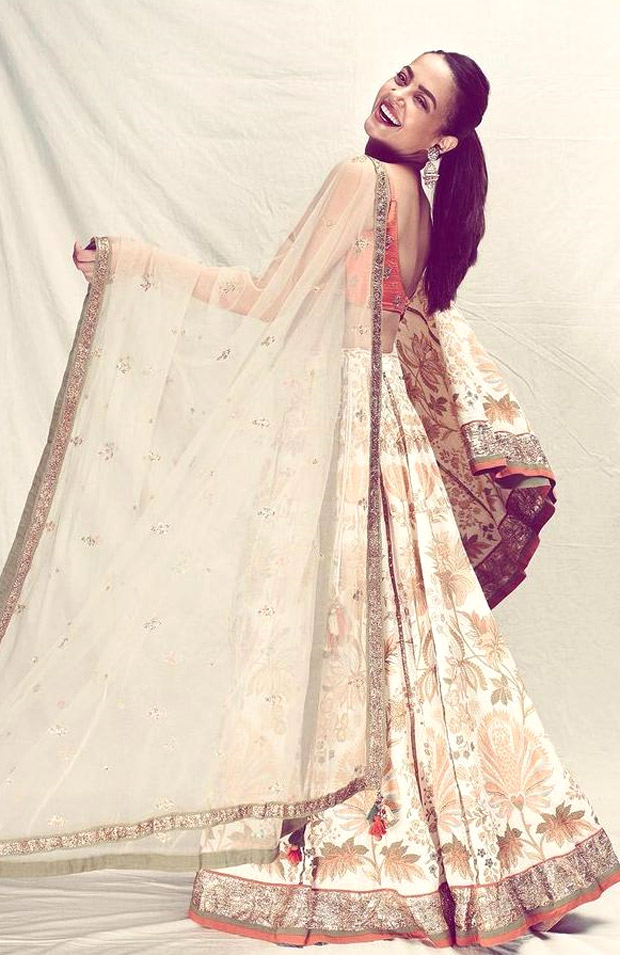 Surveen Chawla’s coral floral print lehenga worth Rs. 39,900 is perfect for wedding season festivities