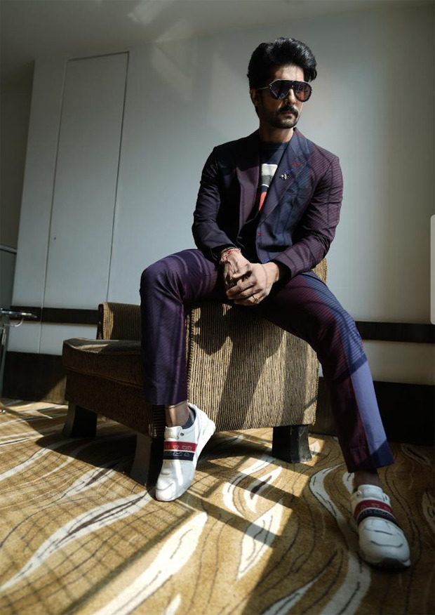 Ravi Dubey teases new look for his upcoming project