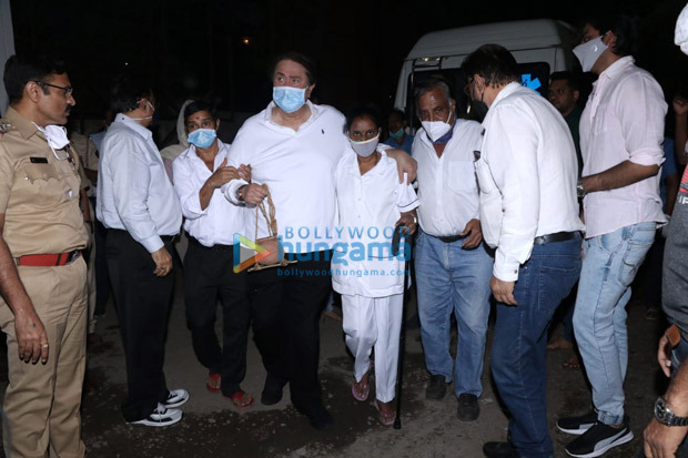 Rajiv Kapoor funeral: Ranbir Kapoor lends shoulder to uncle’s mortal remains; Alia Bhatt, Shah Rukh Khan attend
