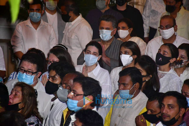 Rajiv Kapoor funeral: Ranbir Kapoor lends shoulder to uncle’s mortal remains; Alia Bhatt, Shah Rukh Khan attend