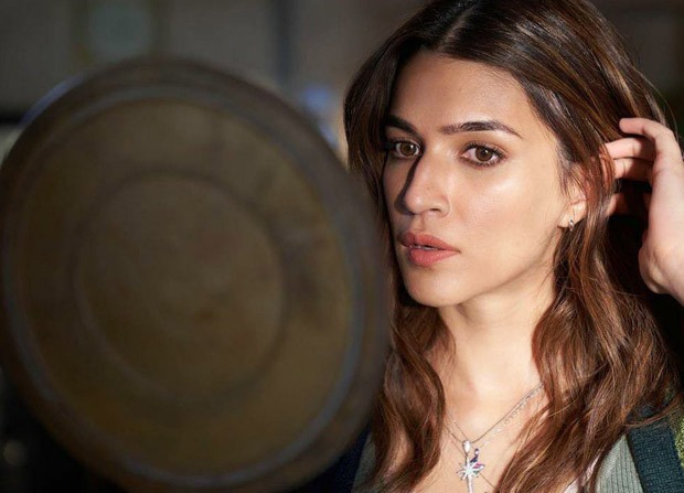 Kriti Sanon shares stunning behind-the-scenes pictures from the sets of Bachchan Pandey in Jaisalmer 