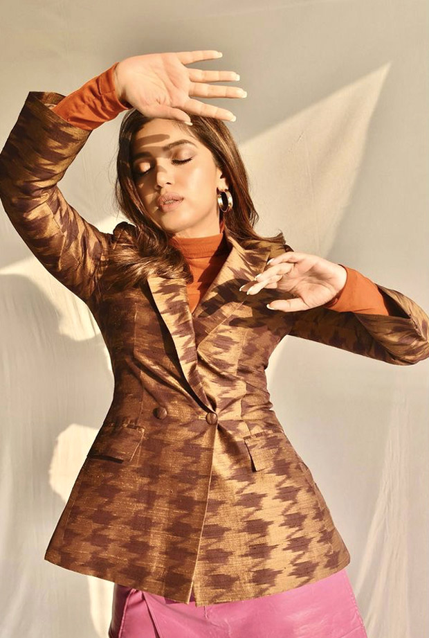 Bhumi Pednekar's skirt and blazer look is anyone who loves pop hues Bhumi Pednekar's skirt and blazer look is anyone who loves pop hues