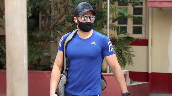 Emraan Hashmi spotted at Gym in Bandra