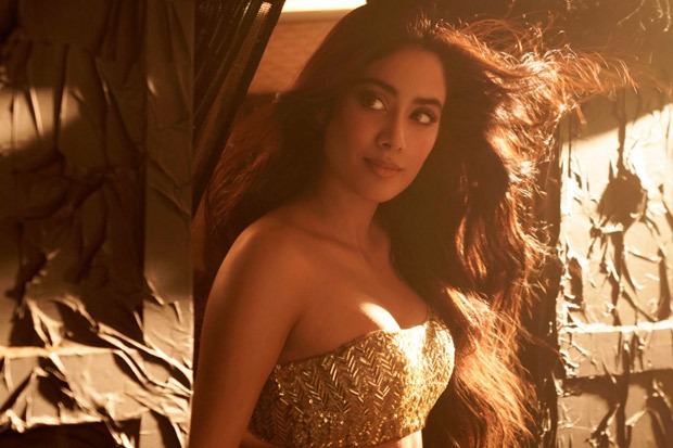 FIRE ALERT! Janhvi Kapoor sets temperatures soaring in revamped version 'Nadiyon Paar' song from Roohi 