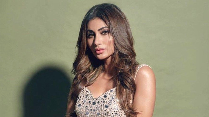 “Mouni Roy has same vibes as Kareena Kapoor”- Mouni REACTS to this fan comment | Patli Kamariya “Mouni Roy has same vibes as Kareena Kapoor”- Mouni REACTS to this fan comment | Patli Kamariya