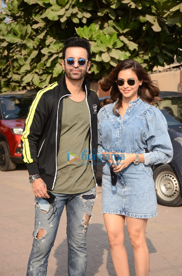 photos aamir ali and aamna sharif snapped in versova 1