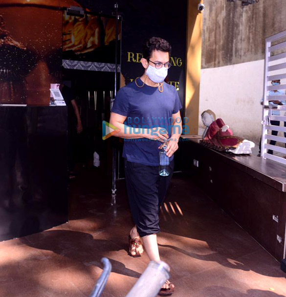 photos aamir khan snapped in bandra 1