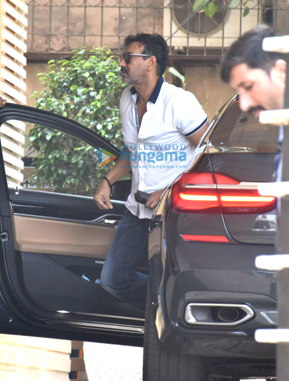 photos ajay devgn snapped in juhu 3 2