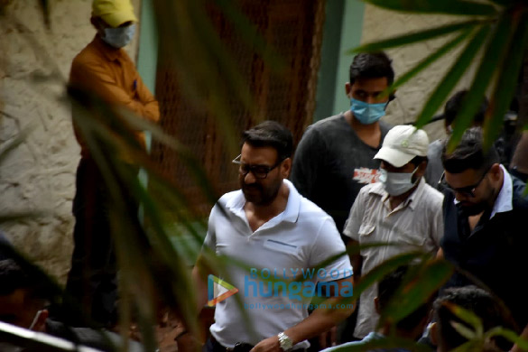 photos ajay devgn spotted at shoot location in bandra 3